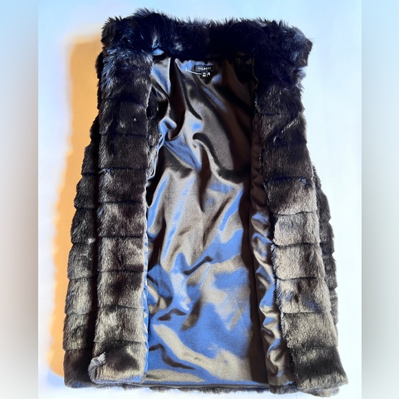 Talbots Black Faux Fur Vest, Size XS Like New. - Picture 3 of 8